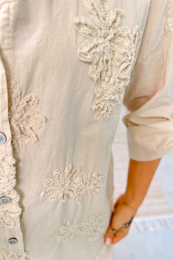Çiçek Kabartmalı Pamuklu Gömlek Bej Renk