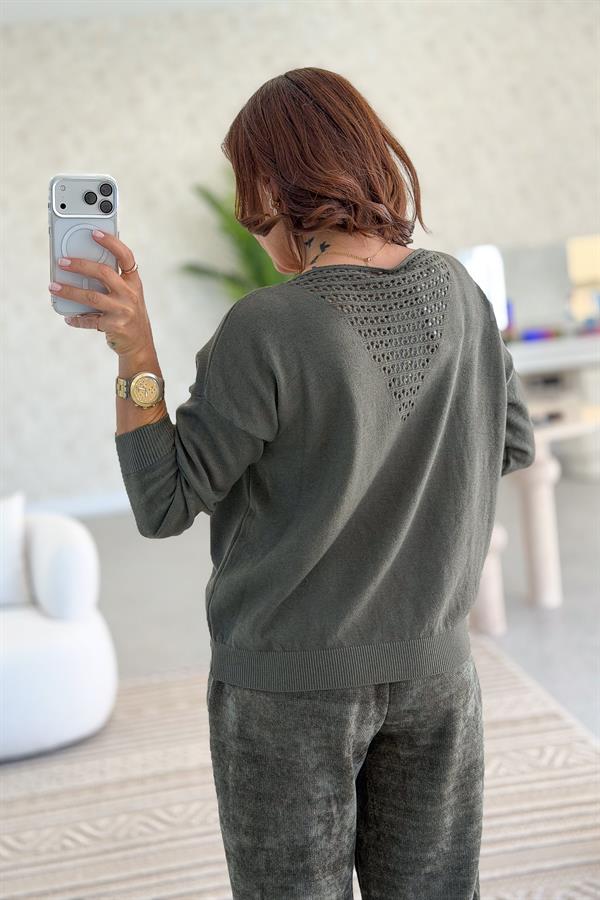 Çiçek Kabartmalı V Yaka Triko Haki Renk