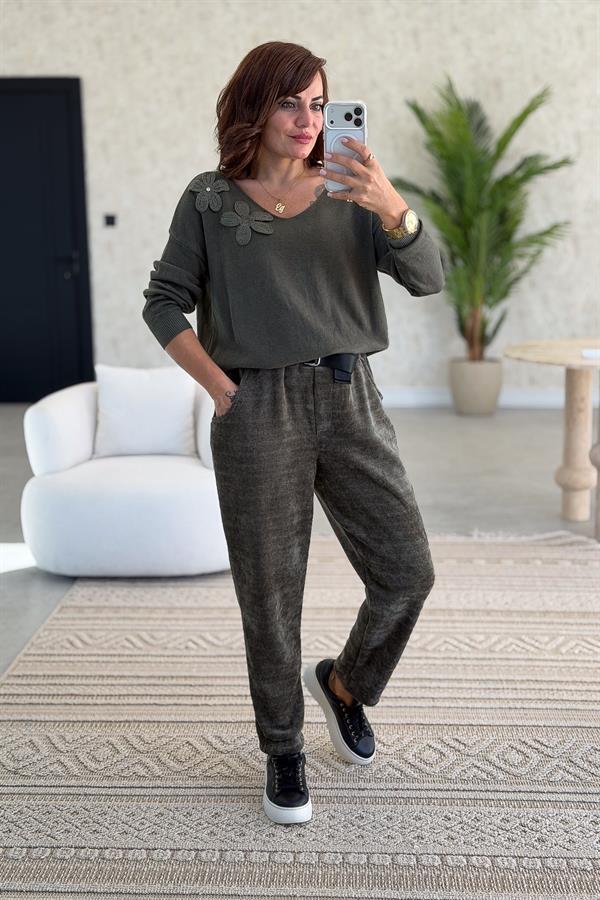 Çiçek Kabartmalı V Yaka Triko Haki Renk