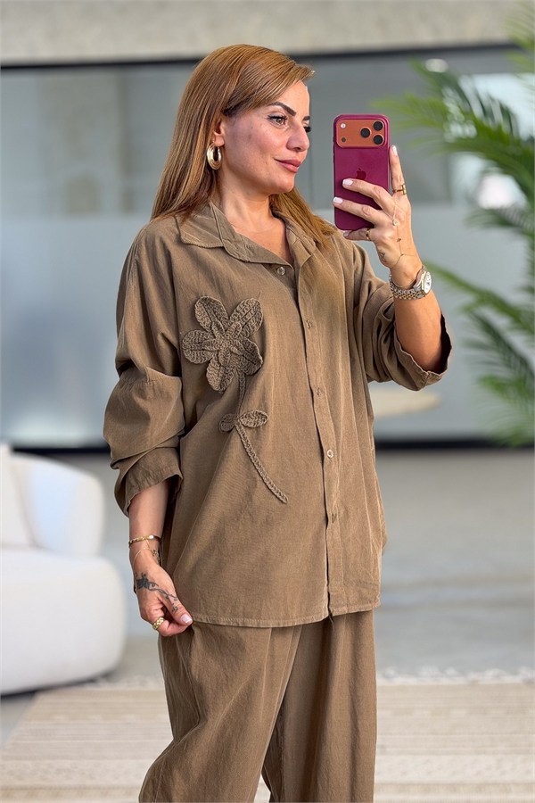 Çiçek Nakış Detaylı Gömlek Ve Pantolon Alt Üst Kadife Takım Camel Renk