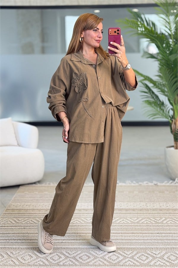 Çiçek Nakış Detaylı Gömlek Ve Pantolon Alt Üst Kadife Takım Camel Renk