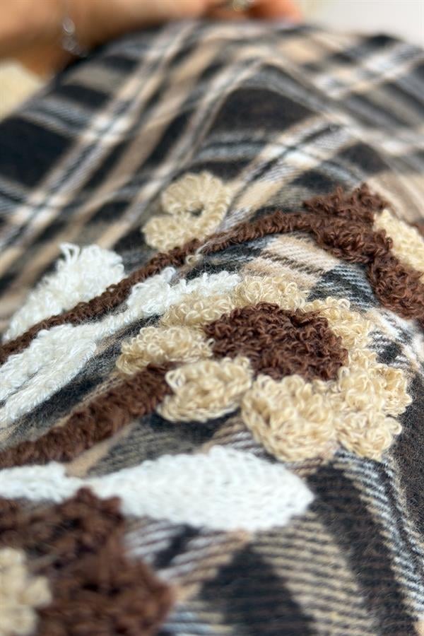 Çiçek Nakışlı Ekoseli Gömlek Bej Renk