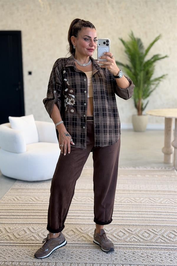 Çiçek Nakışlı Ekoseli Gömlek Kahverengi Renk