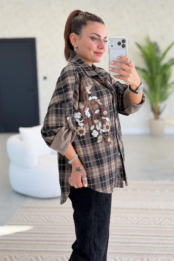 Çiçek Nakışlı Ekoseli Gömlek Vizon Renk