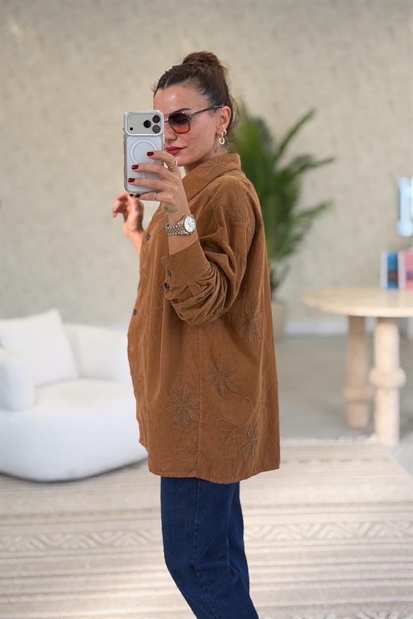 Çiçek Nakışlı Kadife Gömlek Camel Renk
