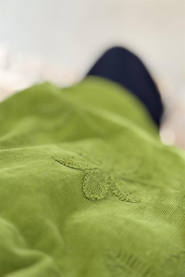 Çiçek Nakışlı Kadife Gömlek Fıstık Yeşil Renk