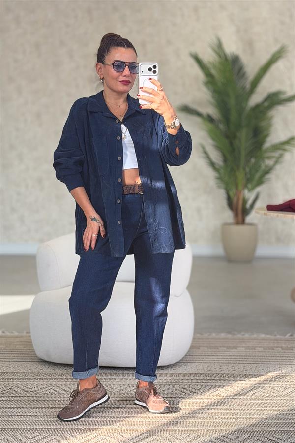 Çiçek Nakışlı Kadife Gömlek Lacivert Renk