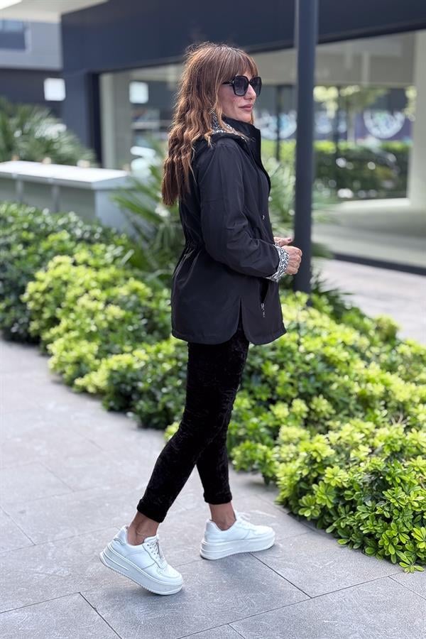 Çift Tarafı Kullanılan Minik Çiçek Desenli Trenç Siyah Renk