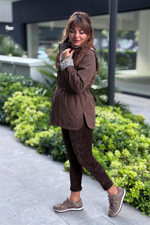 Çift Tarafı Kullanılan Minik Çiçek Desenli Trenç Kahverengi Renk