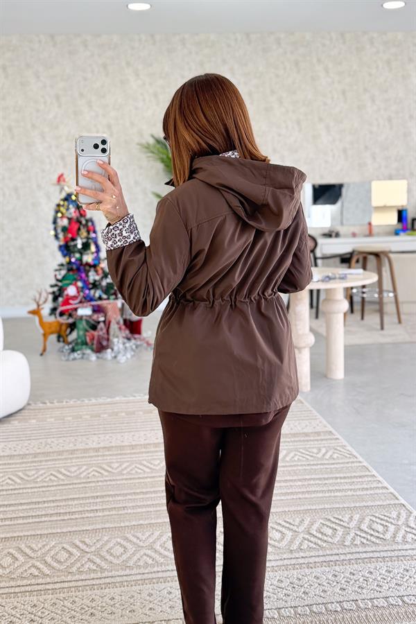 Çift Tarafı Kullanılan Minik Çiçek Desenli Trenç Kahverengi Renk