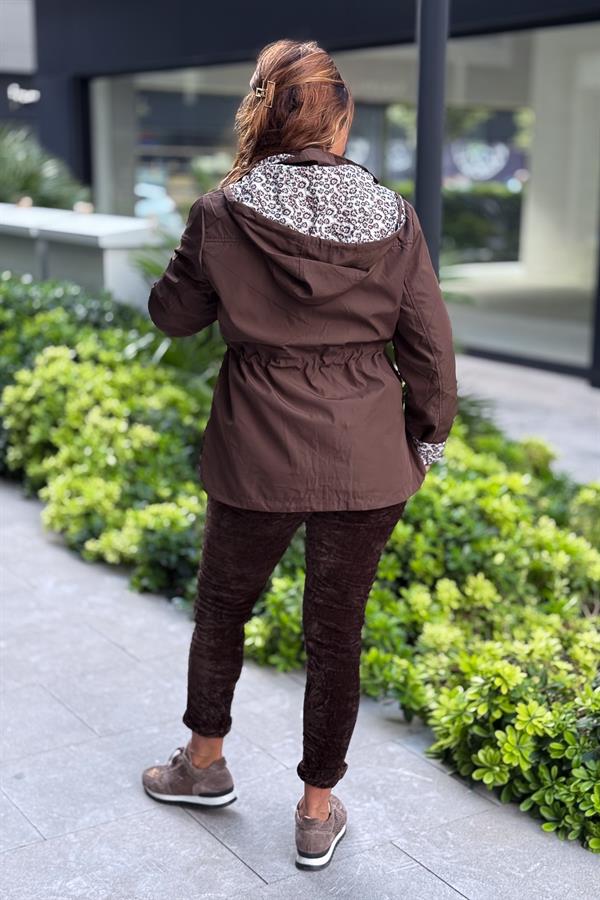 Çift Tarafı Kullanılan Minik Çiçek Desenli Trenç Kahverengi Renk