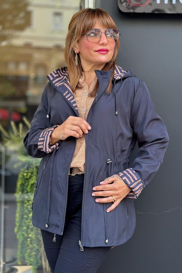 Çift Taraflı Kullanılan Çizgi Desenli Trenç Siyah Renk