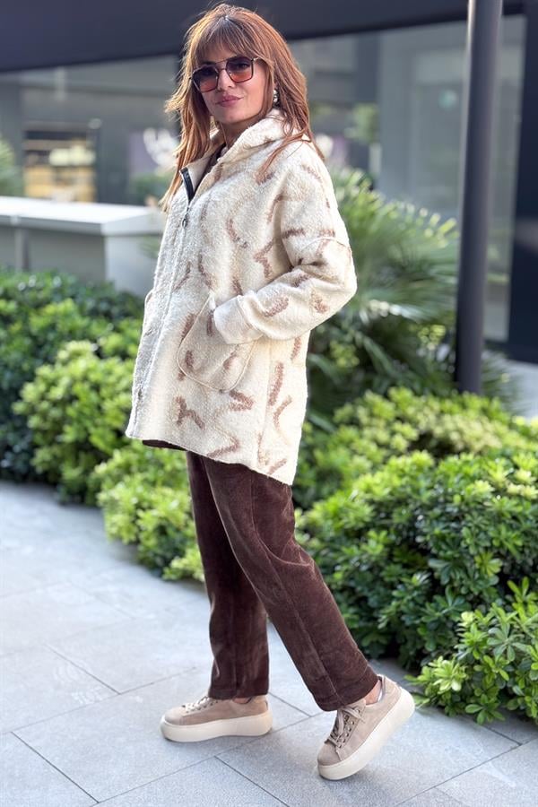 Çizgi Detaylı Keçe Kaban Krem Renk