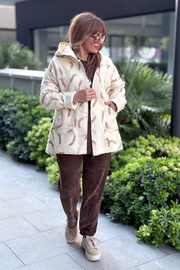 Çizgi Detaylı Keçe Kaban Krem Renk