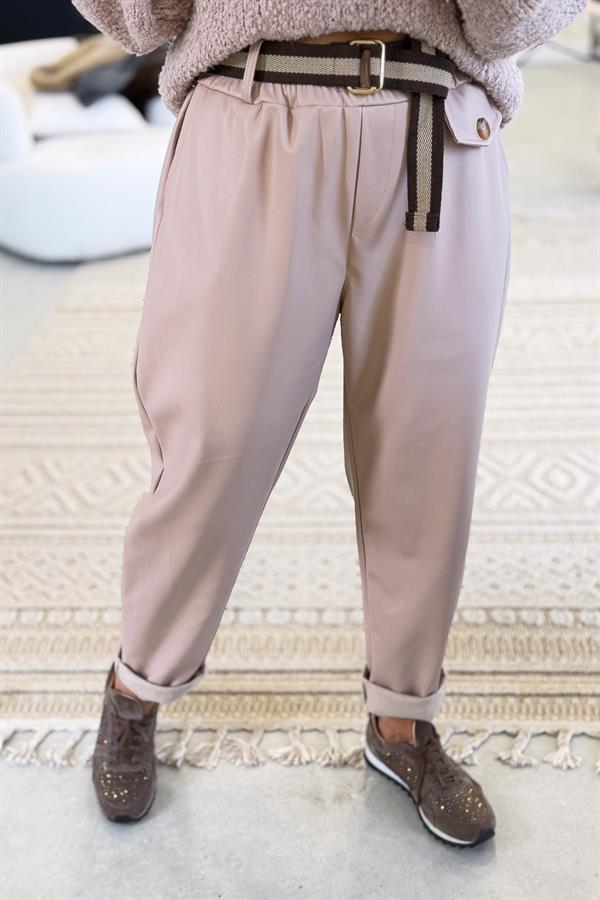 Çizgi Şerit Kemerli Deri Görünümlü Havuç Kalıp Pantolon Pudra Renk