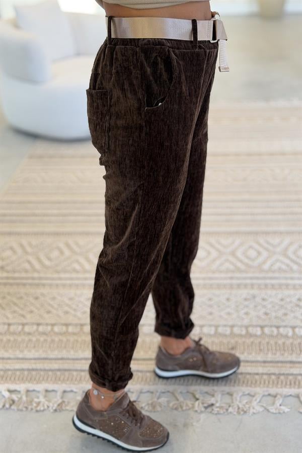 Dar Paça Dikiş Detaylı Fitilsiz Kemerli Kadife Pantolon Kahverengi Renk