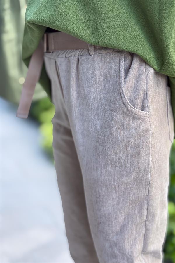 Dar Paça Dikiş Detaylı Fitilsiz Kemerli Kadife Pantolon Bej Renk