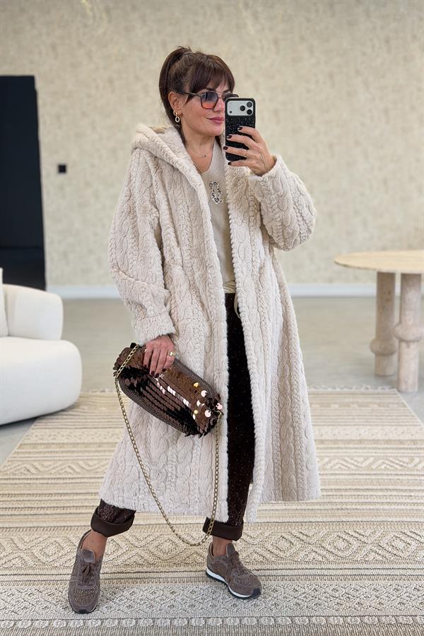 Desenli Uzun Boy Kapüşonlu Angora Kaban Bej Renk