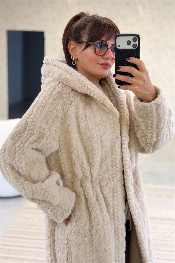 Desenli Uzun Boy Kapüşonlu Angora Kaban Bej Renk