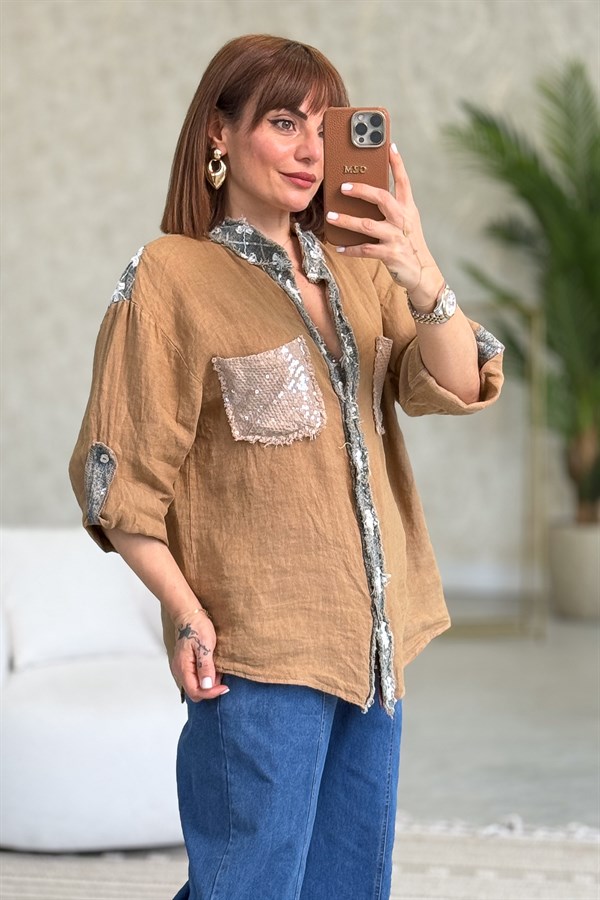 Düğme Yerleri Ve Sırtı Pullu Kot Yamalı Hakim Yaka Gömlek Camel Renk