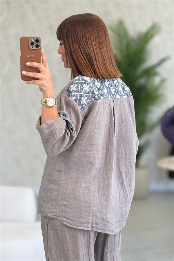 Düğme Yerleri Ve Sırtı Pullu Kot Yamalı Hakim Yaka Gömlek Vizon Renk