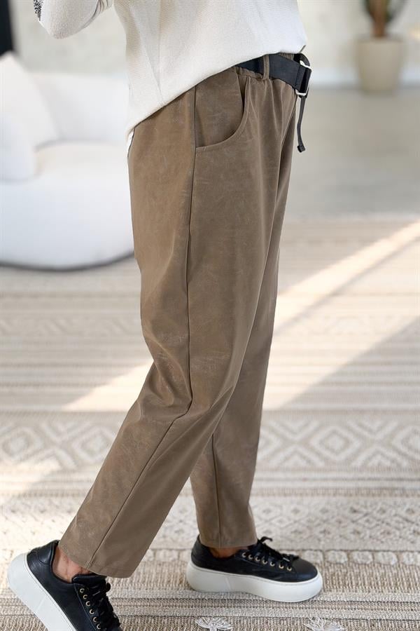 Eskitme Deri Görünümlü Pantolon Camel Renk