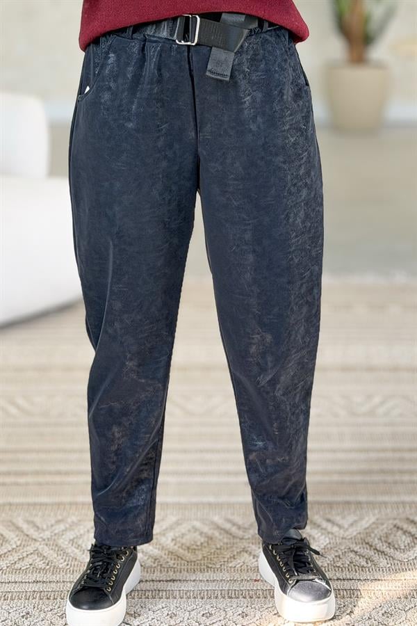 Eskitme Deri Görünümlü Pantolon Lacivert Renk