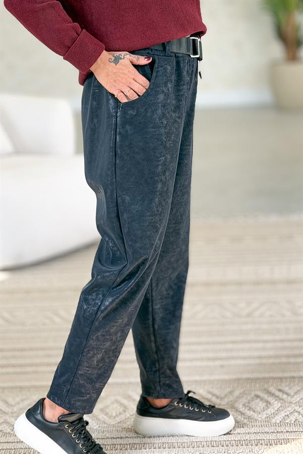 Eskitme Deri Görünümlü Pantolon Lacivert Renk