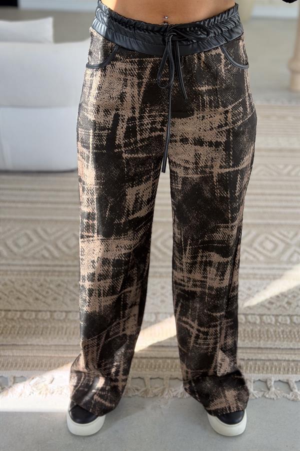 Eskitme Desenli Deri Görünümlü Pantolon Siyah Renk