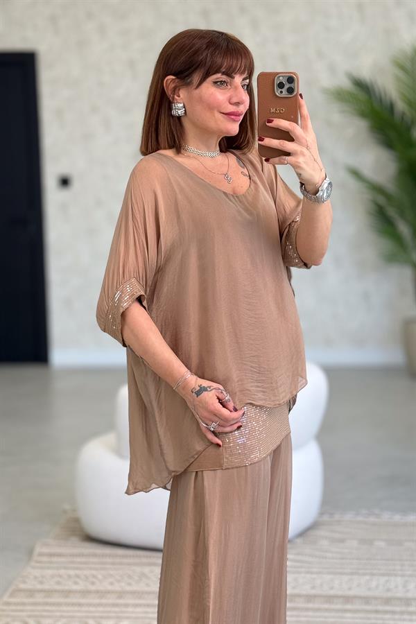 Etek Ucu Ve Kolları Pullu İpek Bluz Camel Renk