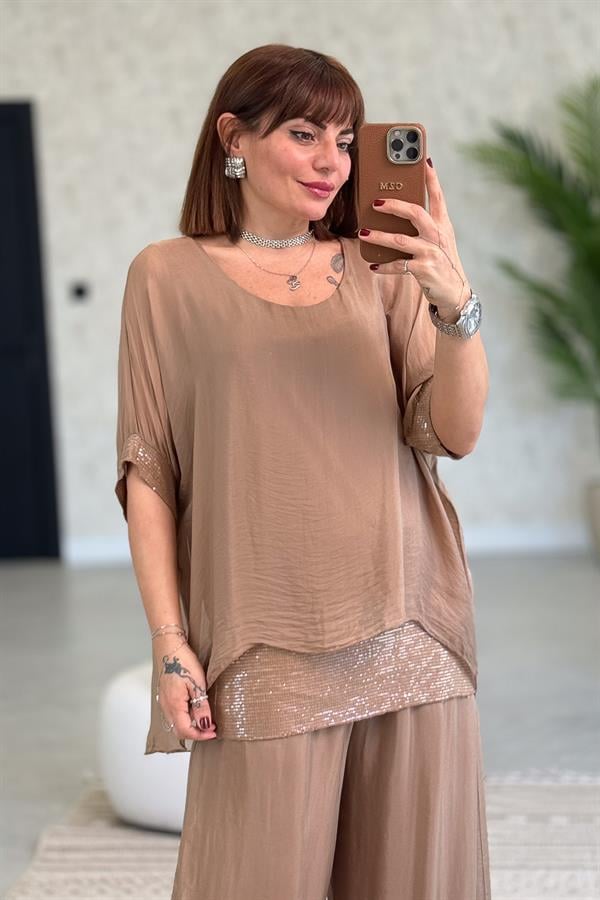 Etek Ucu Ve Kolları Pullu İpek Bluz Camel Renk