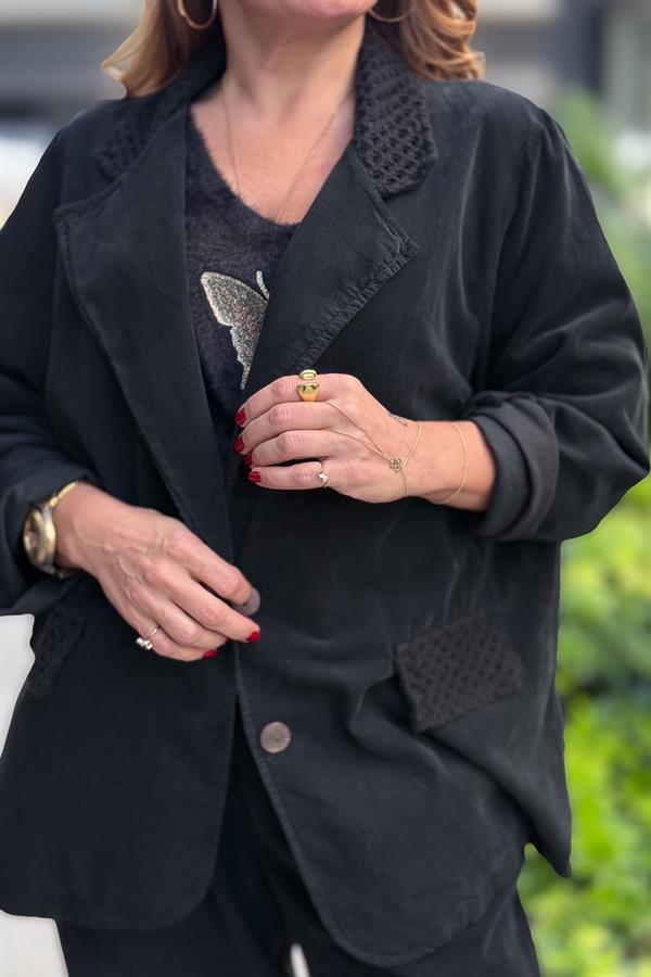 File Yaka Detaylı İnce Fitilli Kadife Blazer Ceket Siyah Renk