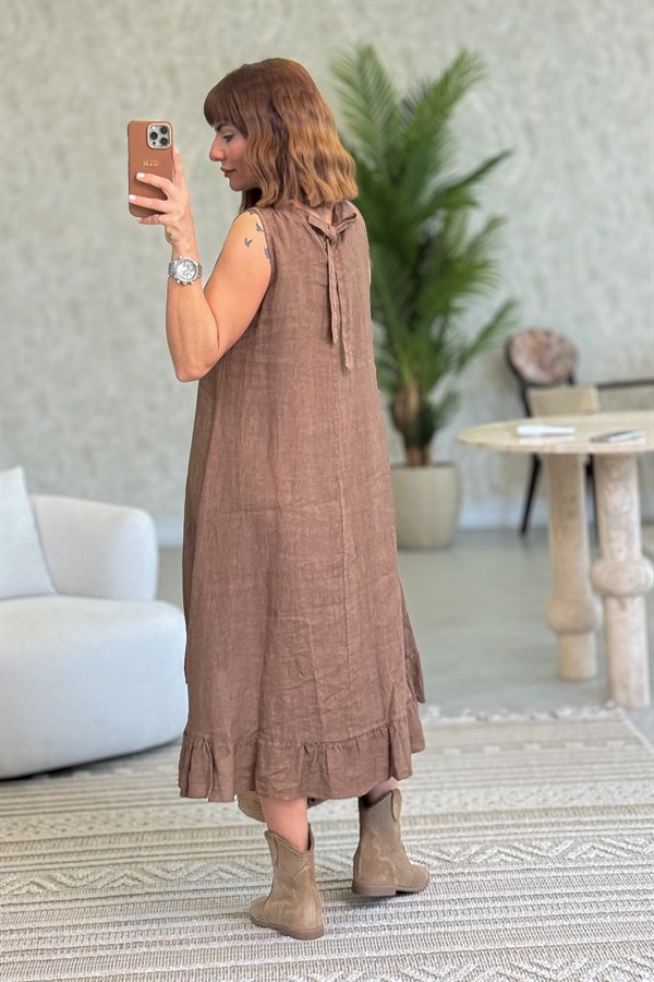 Fırfır Detaylı Önden Şeritli Kolsuz Keten Elbise Kahverengi Renk