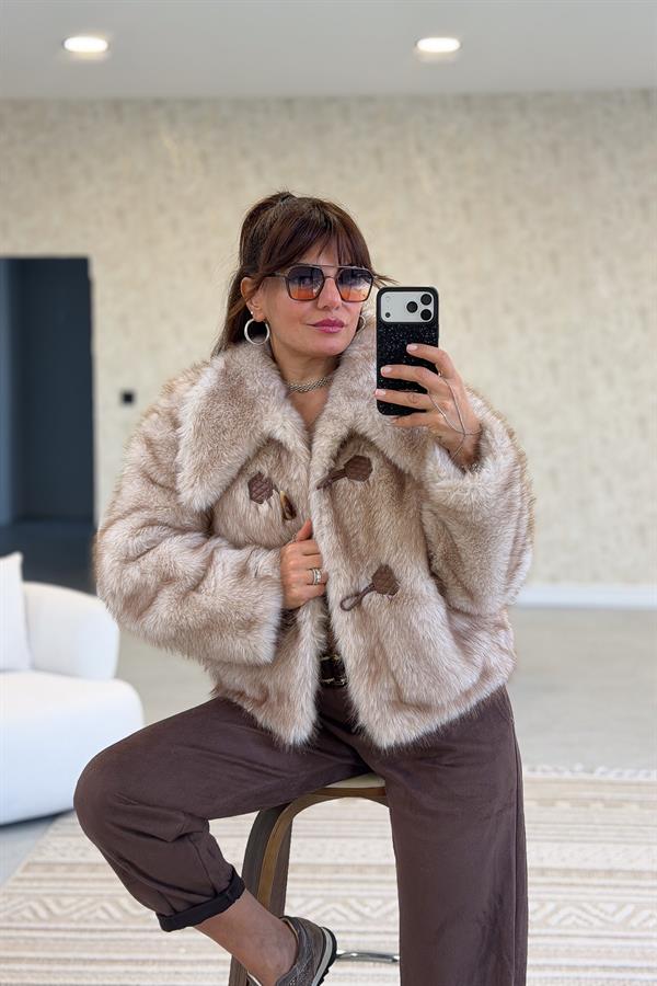 Geniş Yakalı Kısa Kürk Camel Renk