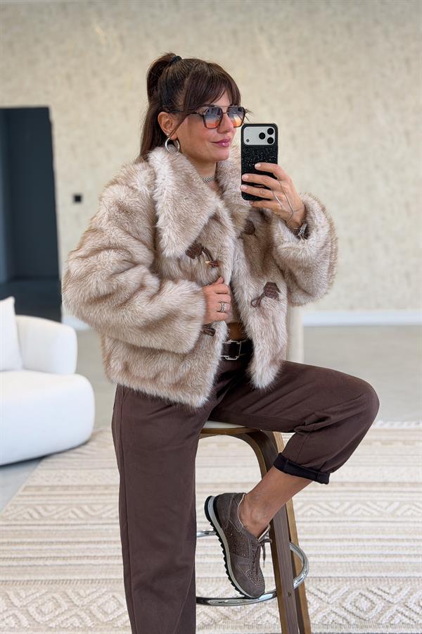 Geniş Yakalı Kısa Kürk Camel Renk