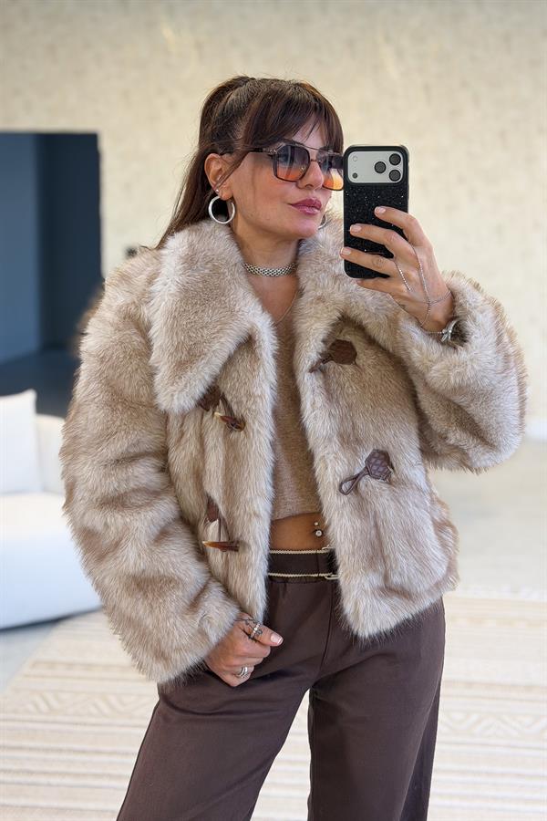 Geniş Yakalı Kısa Kürk Camel Renk