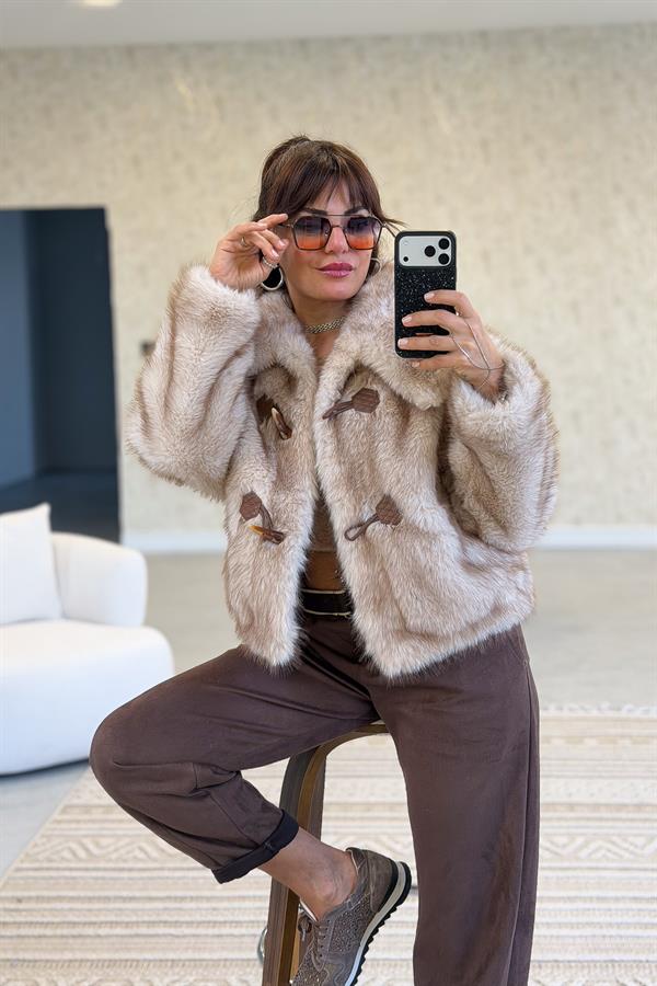 Geniş Yakalı Kısa Kürk Camel Renk