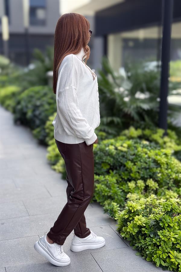 Gold Amour Yazılı Gül Kabartmalı Degaje Yaka Triko Beyaz Renk