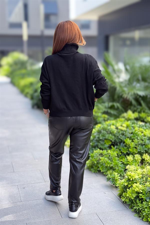 Gold Amour Yazılı Gül Kabartmalı Degaje Yaka Triko Siyah Renk