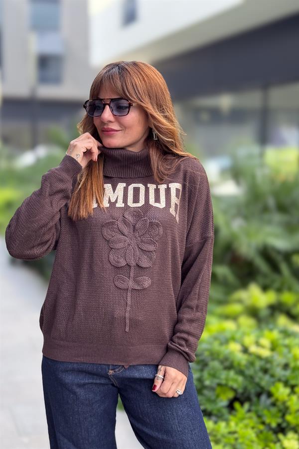 Gold Amour Yazılı Gül Kabartmalı Degaje Yaka Triko Acı Kahve Renk