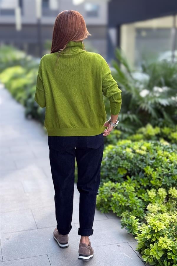 Gold Amour Yazılı Gül Kabartmalı Degaje Yaka Triko Fıstık Yeşil Renk