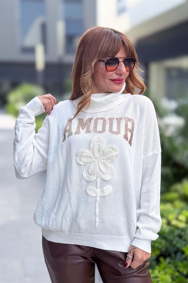 Gold Amour Yazılı Gül Kabartmalı Degaje Yaka Triko Beyaz Renk