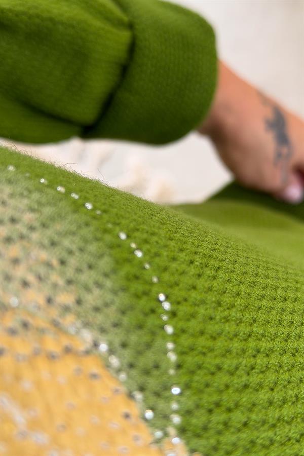 Gold Çiçek Baskılı Degaje Yaka Merserize Triko Fıstık Yeşil Renk