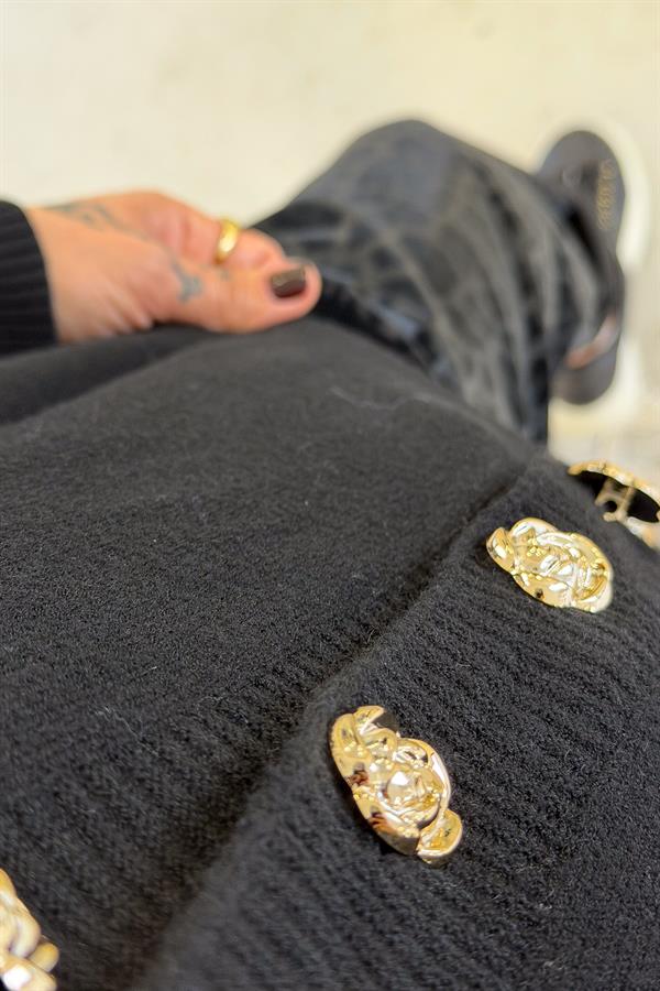 Gold Düğmeli Yakalı Triko Hırka Kazak Siyah Renk