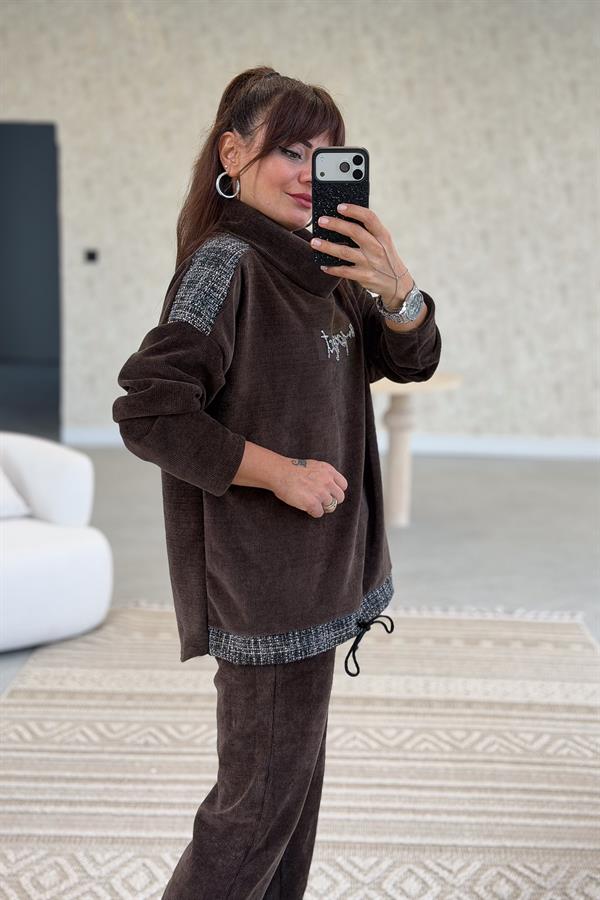 Gümüş Kabartma Yazı Detaylı Degaje Yaka Alt Üst Takım Acı Kahve Renk