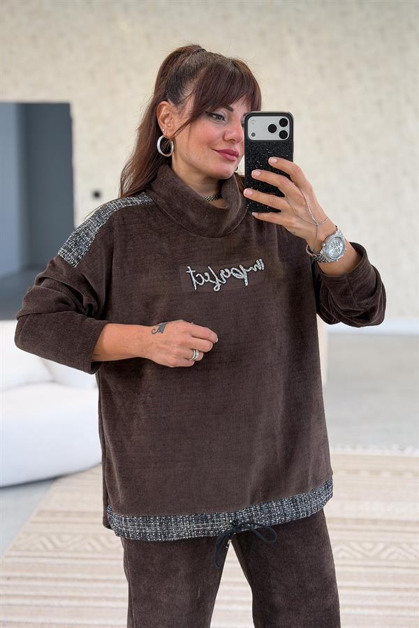 Gümüş Kabartma Yazı Detaylı Degaje Yaka Alt Üst Takım Acı Kahve Renk