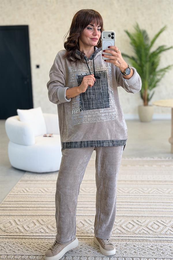 Gümüş Lak Baskılı Desenli Kapüşonlu Alt Üst Kadife Takım Vizon Renk