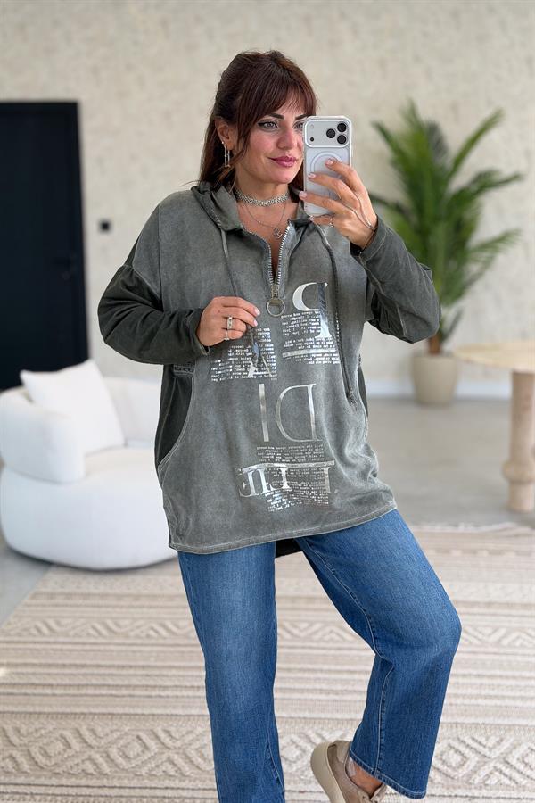 Gümüş Lak Baskılı Kapüşonlu Yıkamalı Sweet Haki Renk