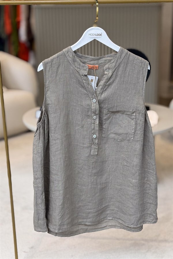 Hakim Yaka Tek Cepli 3 Düğmeli Kolsuz Keten Gömlek Vizon Renk