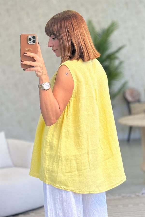 Hakim Yaka Tek Cepli 3 Düğmeli Kolsuz Keten Gömlek Sarı Renk